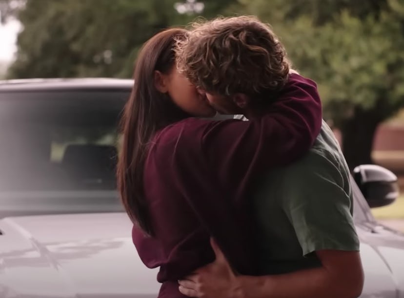 Jeremiah and Belly kiss on 'The Summer I Turned Pretty'