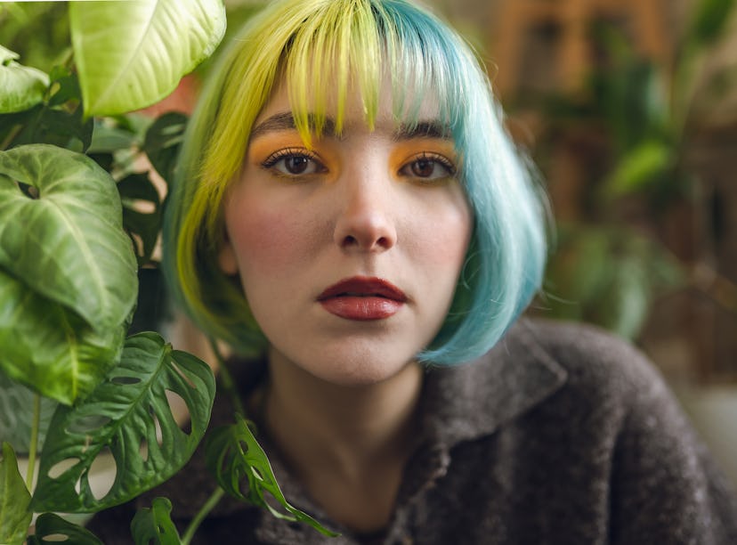 An Aquarius rising woman with a unique sense of style.