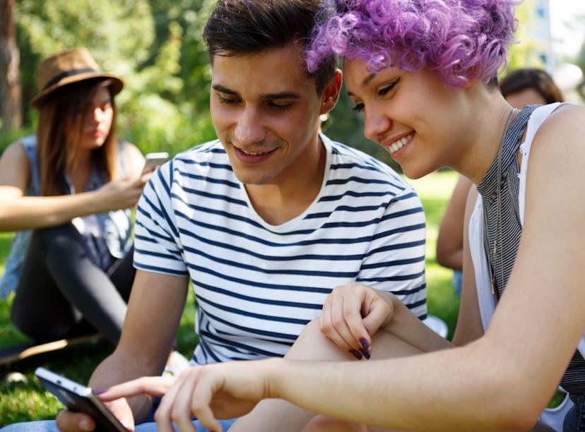 Friends look at summer-themed group chat names for their BFF group chat.