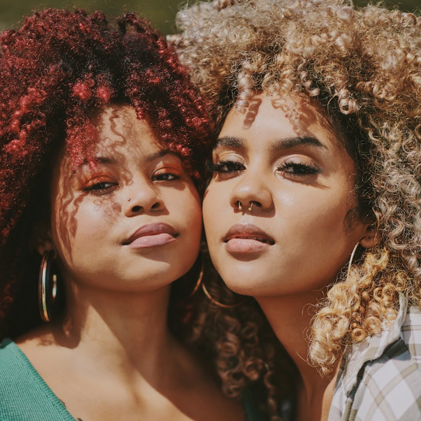 Two young women questioning what are the inner planets.