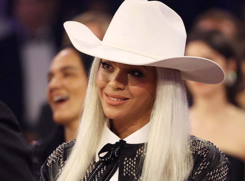 LOS ANGELES, CALIFORNIA - FEBRUARY 04: Beyoncé supports Jay-Z as he accepts the Dr. Dre Global Impac...