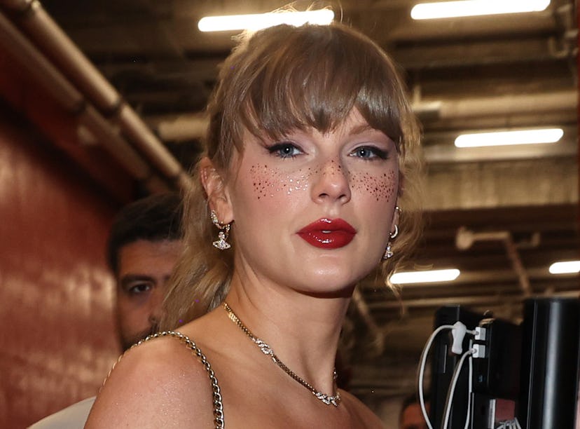 Fans are wanting to know where to buy Taylor Swift's glitter freckles that she wore to Travis Kelce'...