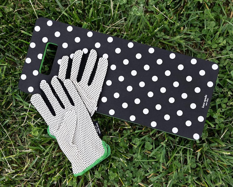Kate Spade New York Garden Kneeler And Gloves Set