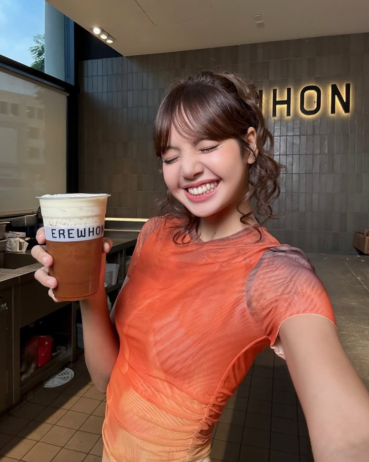 Lisa with her Thai up the World by Lisa Erewhon drink.