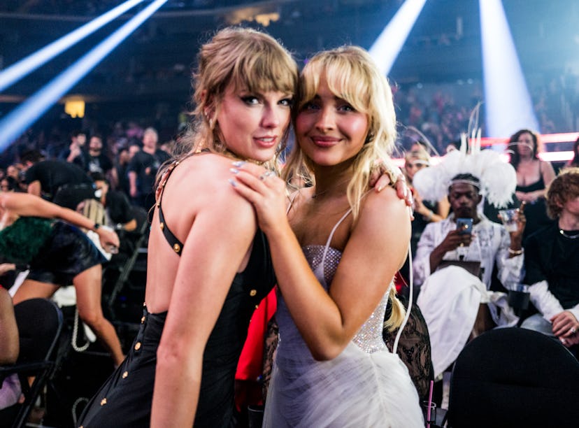 NEWARK, NEW JERSEY - SEPTEMBER 12: (L-R) Taylor Swift and Sabrina Carpenter attend the 2023 Video Mu...