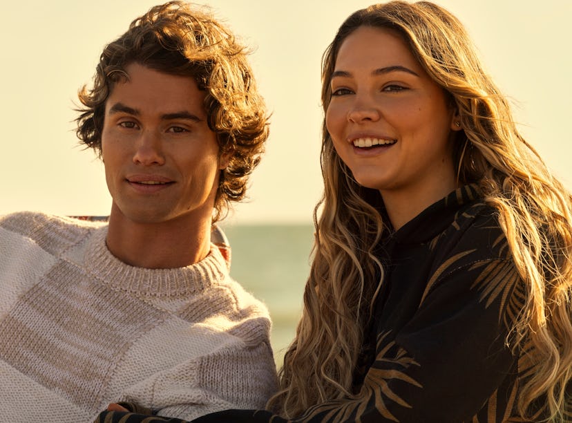Madelyn Cline and Chase Stokes in 'Outer Banks'