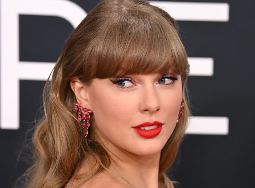 Taylor Swift's snake necklace at the 2025 iHeartRadio Awards teased 'Reputation.'